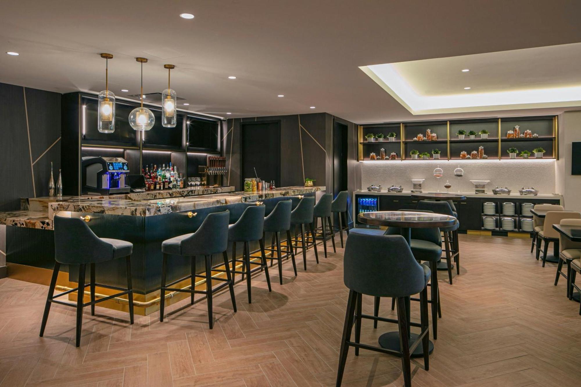 New York Marriott Marquis Hotel Exterior foto The lounge at London Heathrow Airport